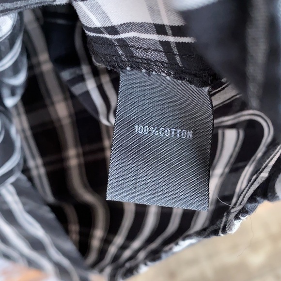 Kenneth Cole Reaction Black Cream Ruffle Shirt Size 6 - Picture 4 of 5